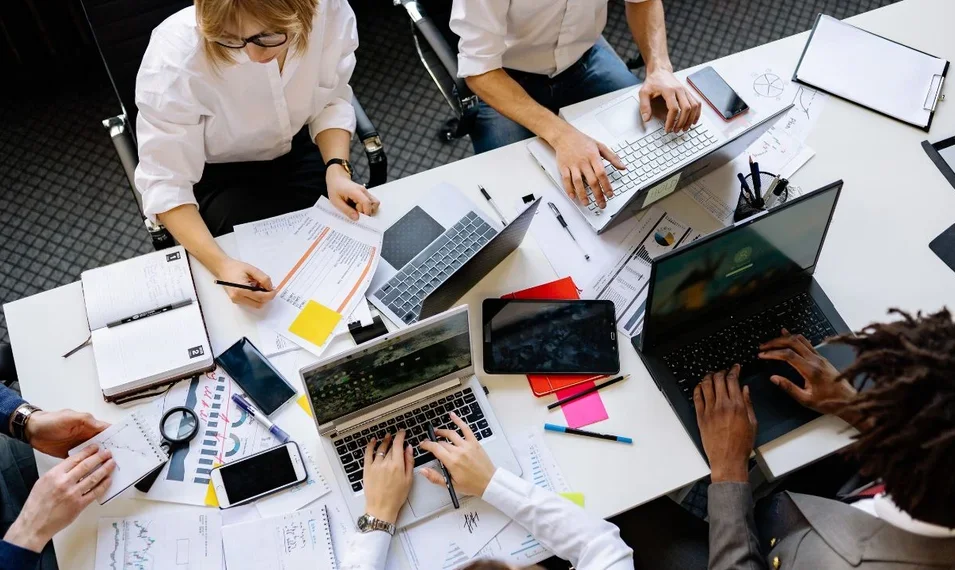 What is digital employee experience
